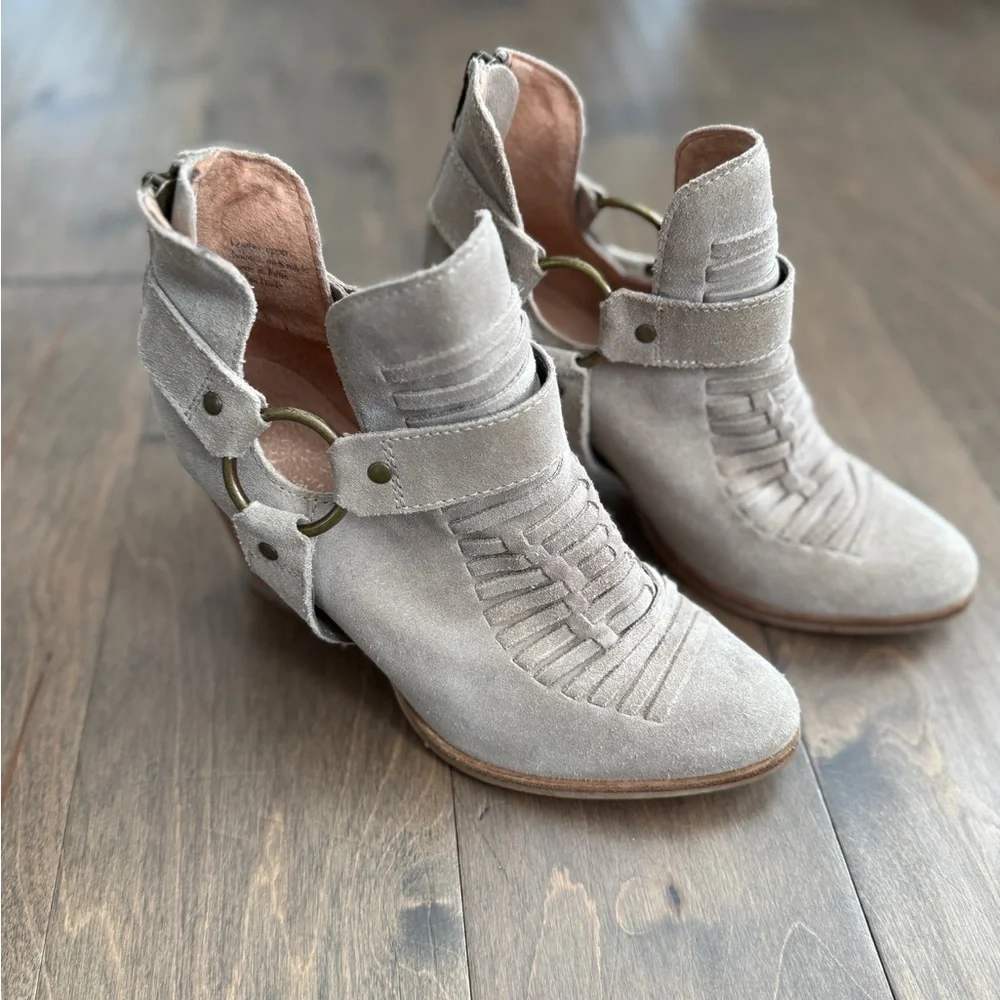 SEYCHELLES  Impossible Beige Suede Harness Ankle Heeled Booties Size 7.5 Women’s